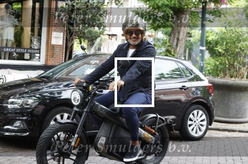 Amsterdam 1 augustus 2022
Ruud Gullit op zijn electrische Brekr scooter in Amsterdam zuid.