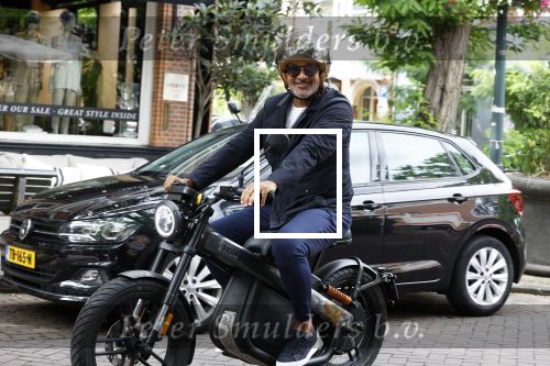 Amsterdam 1 augustus 2022
Ruud Gullit op zijn electrische Brekr scooter in Amsterdam zuid.