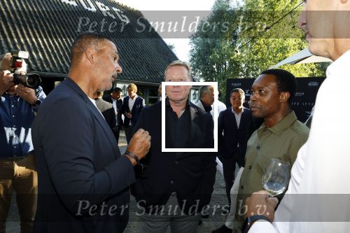 Aouderkerk aan de Amstel 31 augustus 2022
Herendiner Life after Football LAF bij paardenburg. Ook het blad met Ronald Koeman op de cover wordt gepresenteerd. Ruud Gullit Ronald Koeman Regi Blinker en Marcel v d Kraan