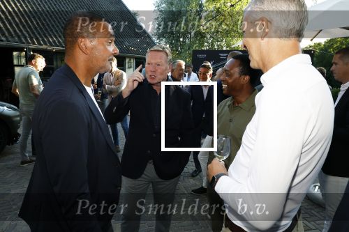Aouderkerk aan de Amstel 31 augustus 2022
Herendiner Life after Football LAF bij paardenburg. Ook het blad met Ronald Koeman op de cover wordt gepresenteerd. Ruud Gullit Ronald Koeman Regi Blinker en Marcel v d Kraan