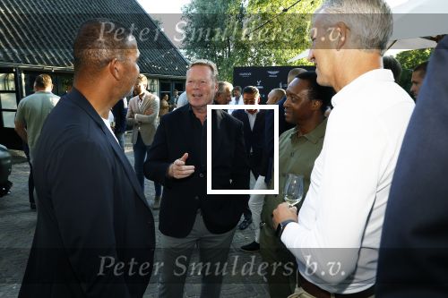 Aouderkerk aan de Amstel 31 augustus 2022
Herendiner Life after Football LAF bij paardenburg. Ook het blad met Ronald Koeman op de cover wordt gepresenteerd. Ruud Gullit Ronald Koeman Regi Blinker en Marcel v d Kraan