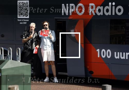 Blaricum 7 september 2022
Ruud de Wild en Gijs Staverman toeren met deRadio2 collectebus door nederland om geld op te halen voor het KWF. in Blaricum gingen ze bij ijssalon de HOOP langs.