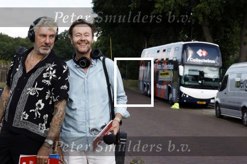 Blaricum 7 september 2022
Ruud de Wild en Gijs Staverman toeren met deRadio2 collectebus door nederland om geld op te halen voor het KWF. in Blaricum gingen ze bij ijssalon de HOOP langs.