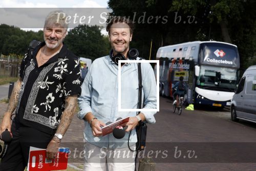Blaricum 7 september 2022
Ruud de Wild en Gijs Staverman toeren met deRadio2 collectebus door nederland om geld op te halen voor het KWF. in Blaricum gingen ze bij ijssalon de HOOP langs.
