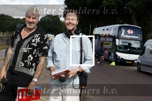 Blaricum 7 september 2022
Ruud de Wild en Gijs Staverman toeren met deRadio2 collectebus door nederland om geld op te halen voor het KWF. in Blaricum gingen ze bij ijssalon de HOOP langs.