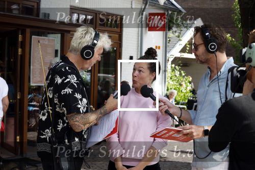 Blaricum 7 september 2022
Ruud de Wild en Gijs Staverman toeren met deRadio2 collectebus door nederland om geld op te halen voor het KWF. in Blaricum gingen ze bij ijssalon de HOOP langs.