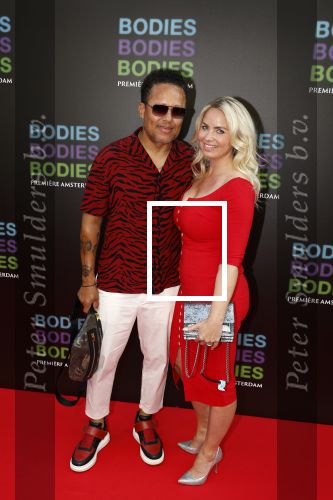 Amsterdam 24 augustus 2022
Premiere Bodies Bodies Bosies van Halina Reijn in Tuschinski . Sam de Wit en partner Jennifer Prins.