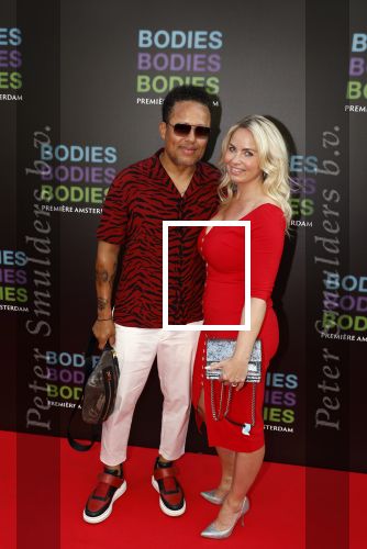 Amsterdam 24 augustus 2022
Premiere Bodies Bodies Bosies van Halina Reijn in Tuschinski . Sam de Wit en partner Jennifer Prins.