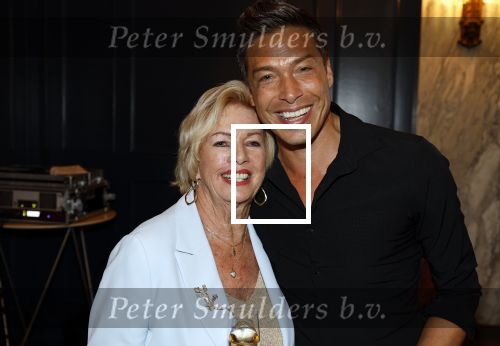 Den Haag 2 september 2022
Onthulling beeld Anneke Gronloh in de schouwburg van Den Haag . Sjors v d Panne met Ria Valk