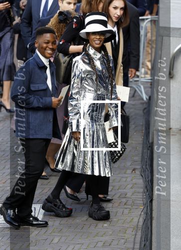 Den Haag 20 september 2022
Prinsjesdag 2022 in Den Haag . De troonrede wordt gedaan vanuit de koninklijke schouwburg .
Sylvana Simons met haar kleinzoon