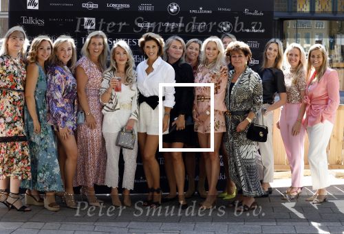 Amsterdam 1 september 2022
Talkies lunch bij restaurant Simply Fish.
Lunch met oa Leontine Borsato Olcay Gulsen Monique Westenberg Kristina Bozilovic ea