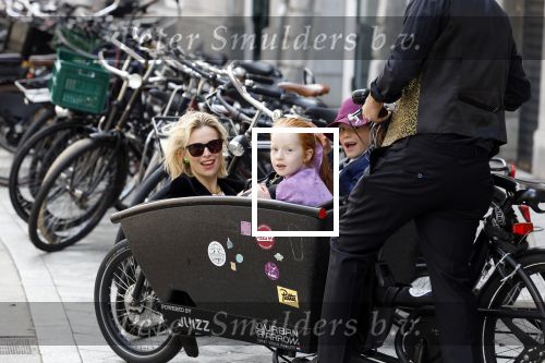 Amsterdam 11 september 2022
Premiere Charlie\'s chocolade fabriek in het nieuwe deLamar . Thekla Reuten in bakfiets