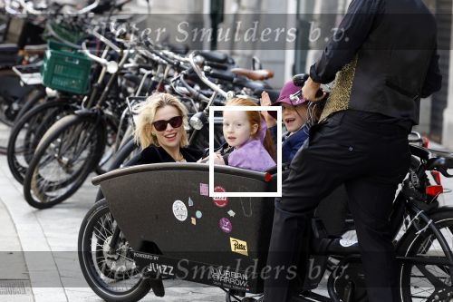 Amsterdam 11 september 2022
Premiere Charlie\'s chocolade fabriek in het nieuwe deLamar . Thekla Reuten in bakfiets
