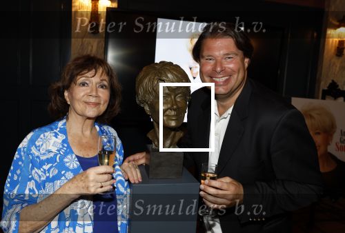 Den Haag 2 september 2022
Onthulling beeld Anneke Gronloh in de schouwburg van Den Haag .Therese Steinmetz en Bart Peeters