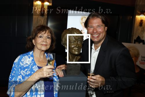 Den Haag 2 september 2022
Onthulling beeld Anneke Gronloh in de schouwburg van Den Haag .Therese Steinmetz en Bart Peeters