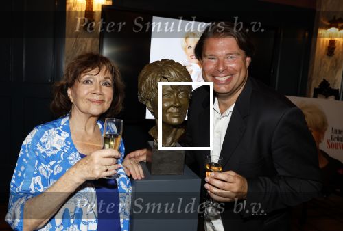 Den Haag 2 september 2022
Onthulling beeld Anneke Gronloh in de schouwburg van Den Haag .Therese Steinmetz en Bart Peeters