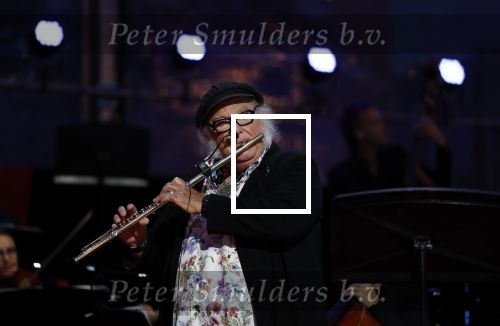 Venlo 8 september 2022
Marco Bakker geeft concert in de openlucht van Venlo . Ook reikt Thijs v Leer hem zijn nieuwe cd uit.
