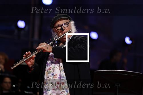 Venlo 8 september 2022
Marco Bakker geeft concert in de openlucht van Venlo . Ook reikt Thijs v Leer hem zijn nieuwe cd uit.