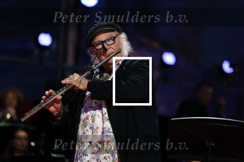 Venlo 8 september 2022
Marco Bakker geeft concert in de openlucht van Venlo . Ook reikt Thijs v Leer hem zijn nieuwe cd uit.