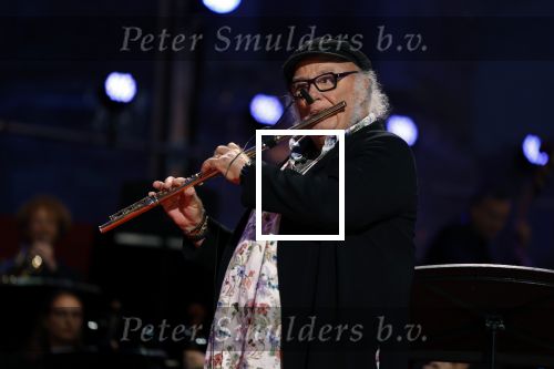 Venlo 8 september 2022
Marco Bakker geeft concert in de openlucht van Venlo . Ook reikt Thijs v Leer hem zijn nieuwe cd uit.