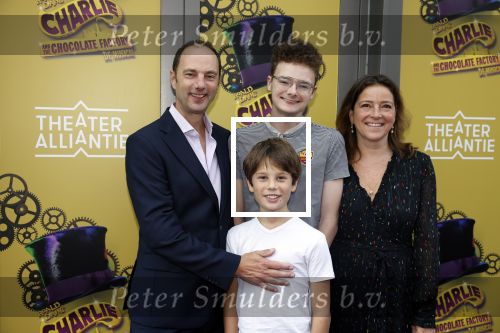 Amsterdam 11 september 2022
Premiere Charlie\'s chocolade fabriek in het nieuwe deLamar . Thomas v Luyn met gezin