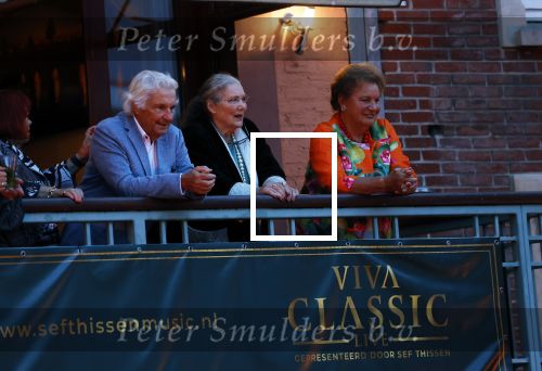 Venlo 8 september 2022
Marco Bakker geeft concert in de openlucht van Venlo . Ook reikt Thijs v Leer hem zijn nieuwe cd uit. Willeke v Ammelrooy was natuurlijk aanwezig