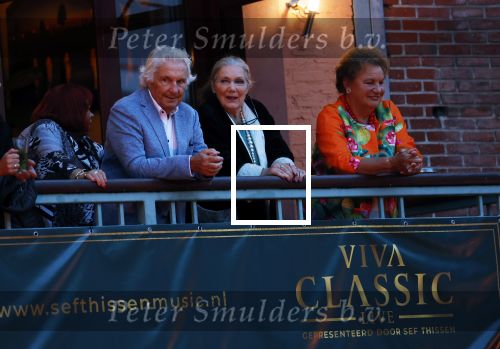 Venlo 8 september 2022
Marco Bakker geeft concert in de openlucht van Venlo . Ook reikt Thijs v Leer hem zijn nieuwe cd uit. Willeke v Ammelrooy was natuurlijk aanwezig