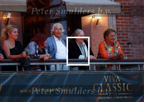 Venlo 8 september 2022
Marco Bakker geeft concert in de openlucht van Venlo . Ook reikt Thijs v Leer hem zijn nieuwe cd uit. Willeke v Ammelrooy was natuurlijk aanwezig