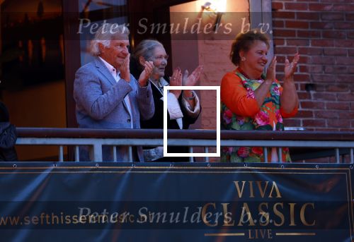 Venlo 8 september 2022
Marco Bakker geeft concert in de openlucht van Venlo . Ook reikt Thijs v Leer hem zijn nieuwe cd uit. Willeke v Ammelrooy was natuurlijk aanwezig