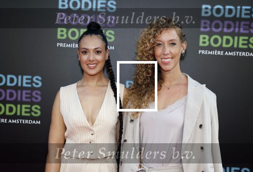 Amsterdam 24 augustus 2022
Oremiere Bodies Bodies Bosies van Halina Reijn in Tuschinski . Zoey Ivory met zus