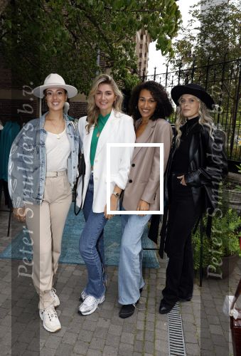 Amsterdam 15 september 2022
Presentatie nieuwe kledinglijn van Leontien v Moorsel en haar dochter Indy Zijlaard. Zoey Ivory Denise Speelman Ona Moody en Janike Altena
