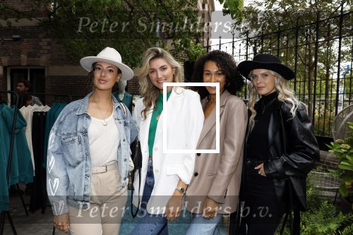 Amsterdam 15 september 2022
Presentatie nieuwe kledinglijn van Leontien v Moorsel en haar dochter Indy Zijlaard. Zoey Ivory Denise Speelman Ona Moody en Janike Altena