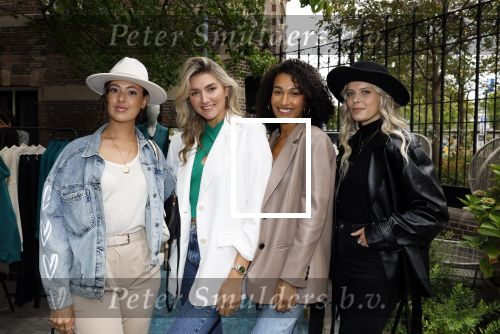 Amsterdam 15 september 2022
Presentatie nieuwe kledinglijn van Leontien v Moorsel en haar dochter Indy Zijlaard. Zoey Ivory Denise Speelman Ona Moody en Janike Altena