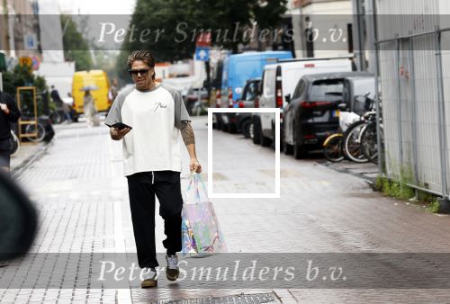 Amsterdam 27 juli 2023
Andre Hazes doet boodschap voor Monique op de PC Hooftstraat.