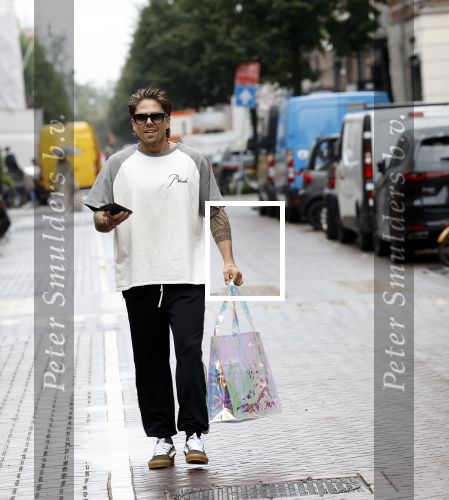 Amsterdam 27 juli 2023
Andre Hazes doet boodschap voor Monique op de PC Hooftstraat.