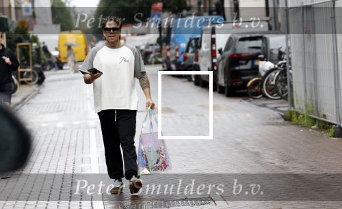 Amsterdam 27 juli 2023
Andre Hazes doet boodschap voor Monique op de PC Hooftstraat.
