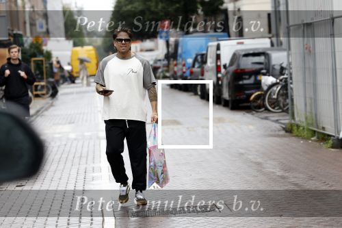 Amsterdam 27 juli 2023
Andre Hazes doet boodschap voor Monique op de PC Hooftstraat.