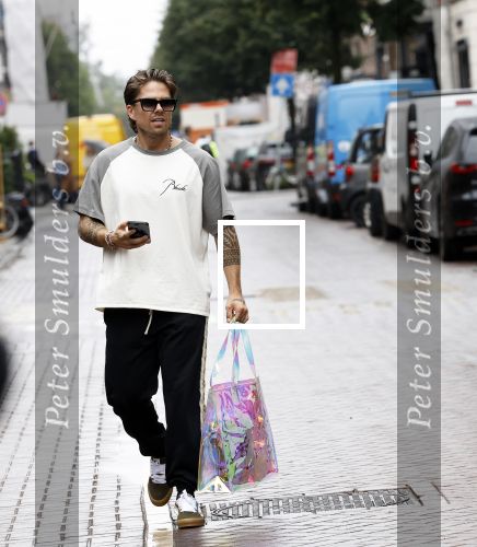 Amsterdam 27 juli 2023
Andre Hazes doet boodschap voor Monique op de PC Hooftstraat.