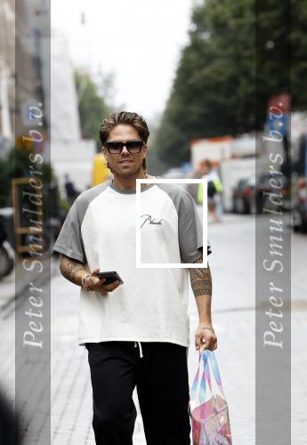Amsterdam 27 juli 2023
Andre Hazes doet boodschap voor Monique op de PC Hooftstraat.