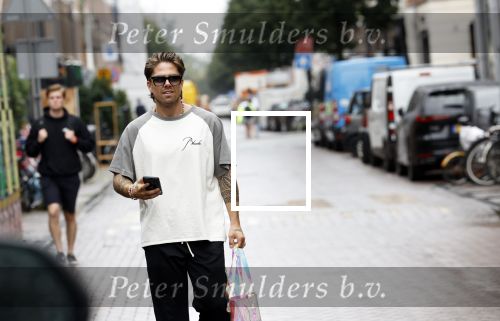 Amsterdam 27 juli 2023
Andre Hazes doet boodschap voor Monique op de PC Hooftstraat.