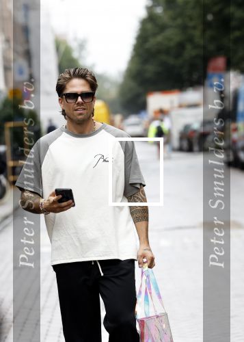 Amsterdam 27 juli 2023
Andre Hazes doet boodschap voor Monique op de PC Hooftstraat.