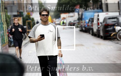 Amsterdam 27 juli 2023
Andre Hazes doet boodschap voor Monique op de PC Hooftstraat.