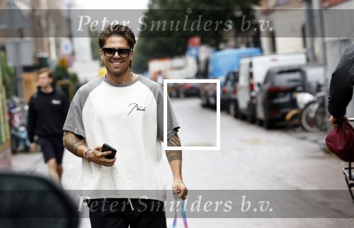 Amsterdam 27 juli 2023
Andre Hazes doet boodschap voor Monique op de PC Hooftstraat.