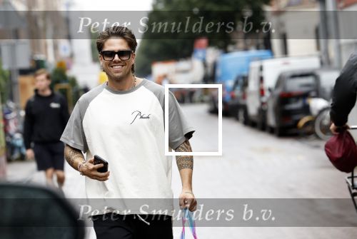 Amsterdam 27 juli 2023
Andre Hazes doet boodschap voor Monique op de PC Hooftstraat.