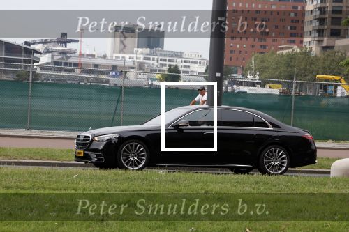 Rotterdam en Berkel en Rodenrijs 24 augustus 2023
Andre Hazes en Monique Westenberg arriveren in geblindeerde limo bij de rechtbank van Rotterdam ivm rechtszaak over dat hun zoontje Dre van school gehouden is  voor vakantie . Daarna rijden ze naar hun huis in Berkel. Er is veel pers op af gekomen . De Politie ving hen op bij de rechtbank.