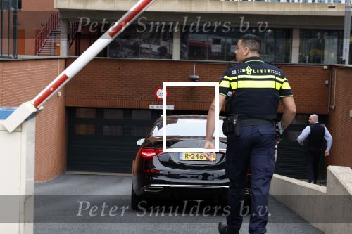 Rotterdam en Berkel en Rodenrijs 24 augustus 2023
Andre Hazes en Monique Westenberg arriveren in geblindeerde limo bij de rechtbank van Rotterdam ivm rechtszaak over dat hun zoontje Dre van school gehouden is  voor vakantie . Daarna rijden ze naar hun huis in Berkel. Er is veel pers op af gekomen . De Politie ving hen op bij de rechtbank.