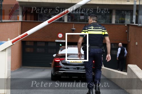 Rotterdam en Berkel en Rodenrijs 24 augustus 2023
Andre Hazes en Monique Westenberg arriveren in geblindeerde limo bij de rechtbank van Rotterdam ivm rechtszaak over dat hun zoontje Dre van school gehouden is  voor vakantie . Daarna rijden ze naar hun huis in Berkel. Er is veel pers op af gekomen . De Politie ving hen op bij de rechtbank.