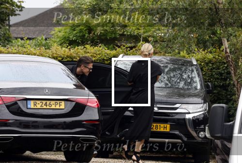 Rotterdam en Berkel en Rodenrijs 24 augustus 2023
Andre Hazes en Monique Westenberg arriveren in geblindeerde limo bij de rechtbank van Rotterdam ivm rechtszaak over dat hun zoontje Dre van school gehouden is  voor vakantie . Daarna rijden ze naar hun huis in Berkel. Er is veel pers op af gekomen . De Politie ving hen op bij de rechtbank.