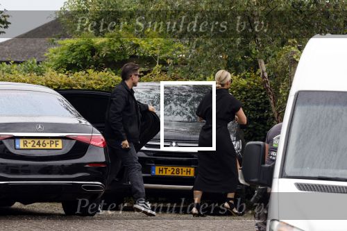 Rotterdam en Berkel en Rodenrijs 24 augustus 2023
Andre Hazes en Monique Westenberg arriveren in geblindeerde limo bij de rechtbank van Rotterdam ivm rechtszaak over dat hun zoontje Dre van school gehouden is  voor vakantie . Daarna rijden ze naar hun huis in Berkel. Er is veel pers op af gekomen . De Politie ving hen op bij de rechtbank.