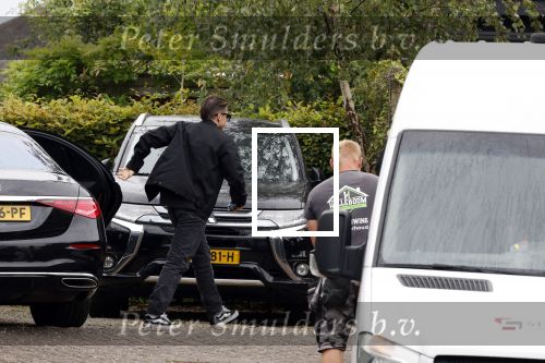 Rotterdam en Berkel en Rodenrijs 24 augustus 2023
Andre Hazes en Monique Westenberg arriveren in geblindeerde limo bij de rechtbank van Rotterdam ivm rechtszaak over dat hun zoontje Dre van school gehouden is  voor vakantie . Daarna rijden ze naar hun huis in Berkel. Er is veel pers op af gekomen . De Politie ving hen op bij de rechtbank.